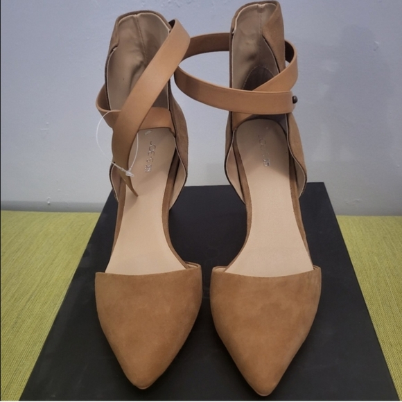 Shoes - Picture 2 of 4